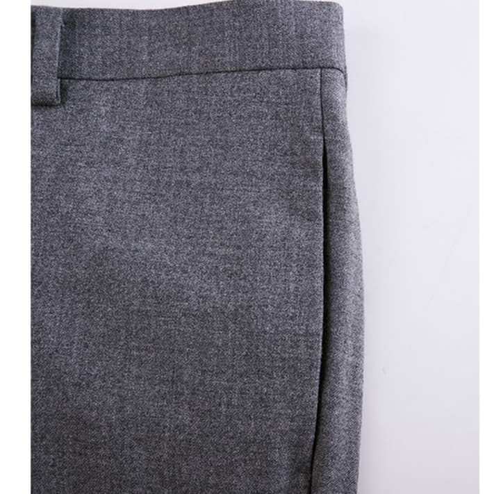 グレー パンツ 上質ウール混スマートフィットスラックス