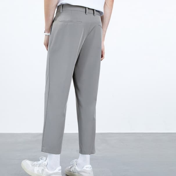グレー パンツ スリムシルエット テーパードスラックス