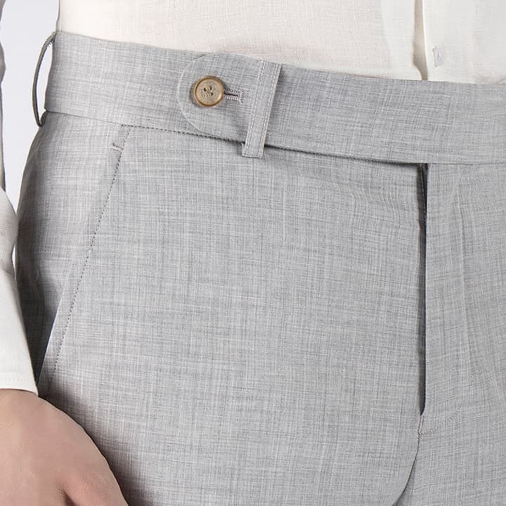 グレー パンツ 洗練されたスリムフィットスラックス