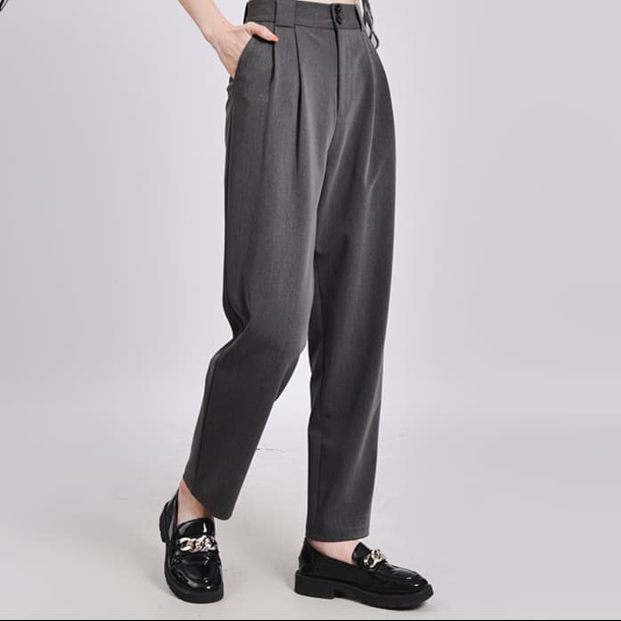 グレー パンツ 上品プリーツ入り テーパードパンツ