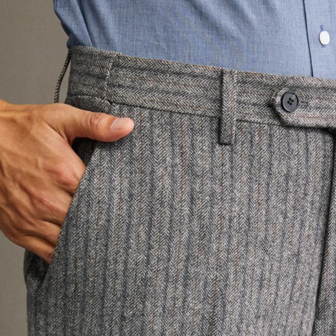 グレー パンツ 上質ヘリンボーン織りスラックス