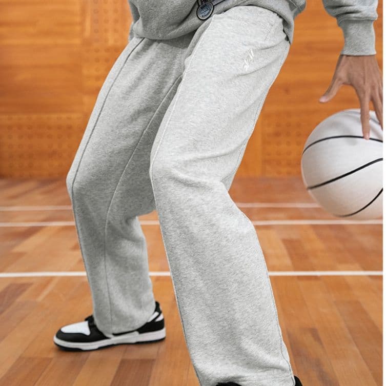グレー パンツ  立体縫製スポーツパンツ