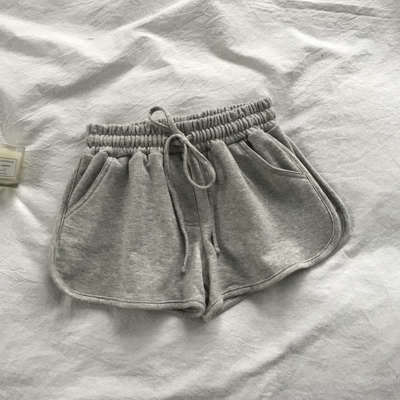 グレー パンツ ゆったり着用できる柔らかな裏毛ショートパンツ