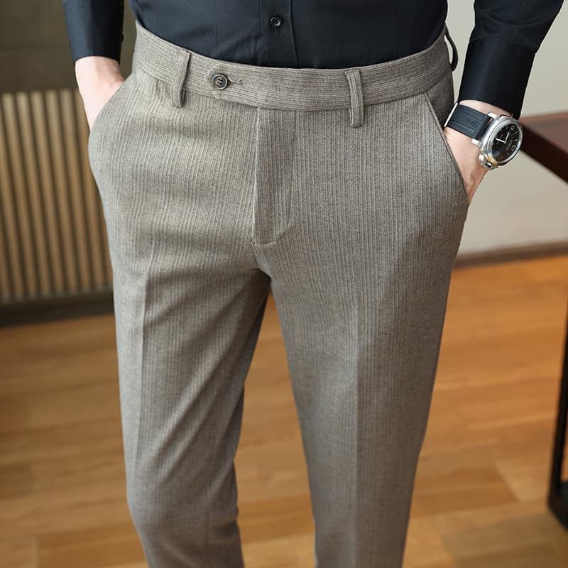 グレー パンツ しなやかストライプ スラックス