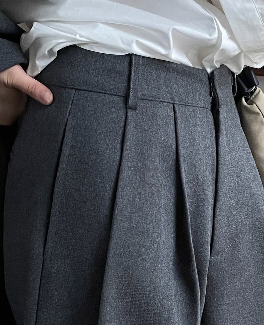 グレー パンツ タック入り ワイドショートパンツ