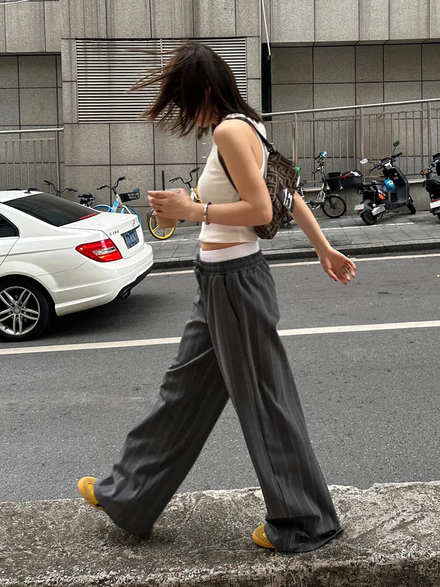 グレー パンツ 上質ストライプ ワイドパンツ