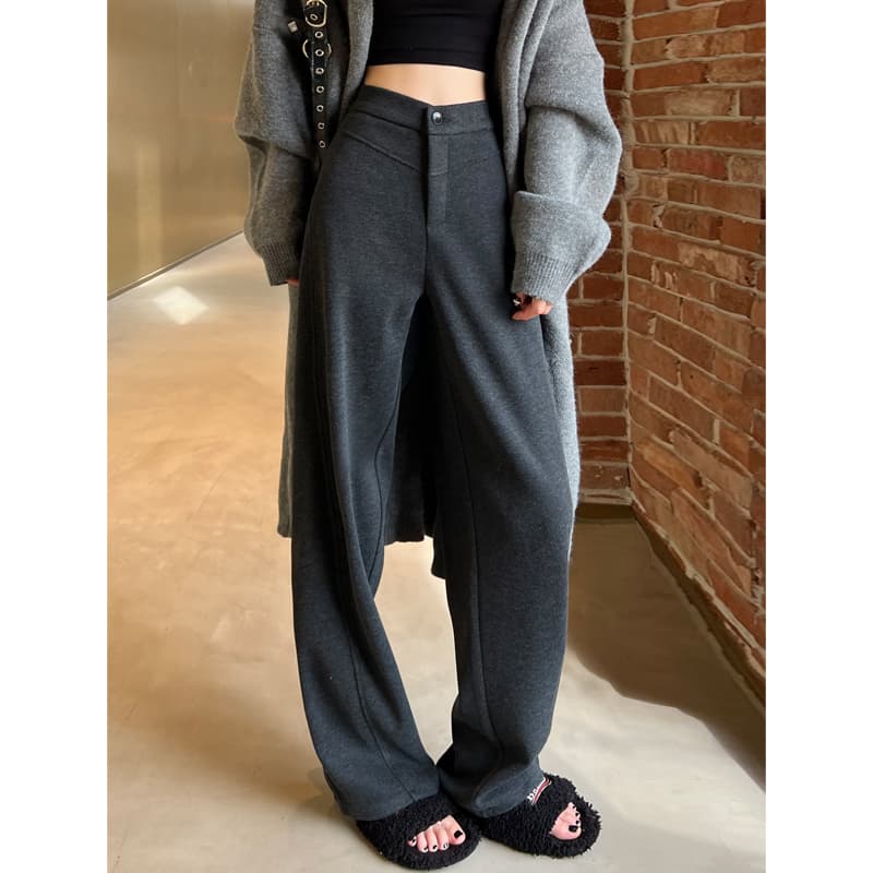グレー パンツ タック入りリラックスパンツ