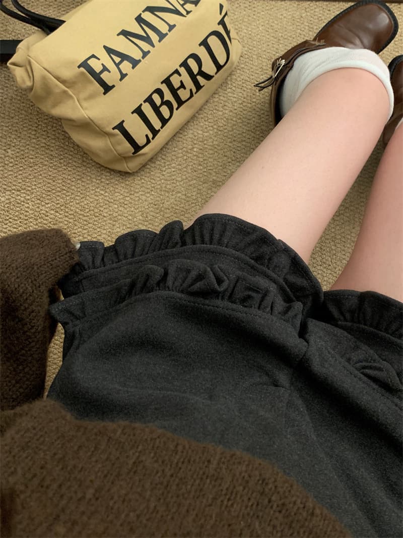 グレー パンツ フリルデザインショートパンツ