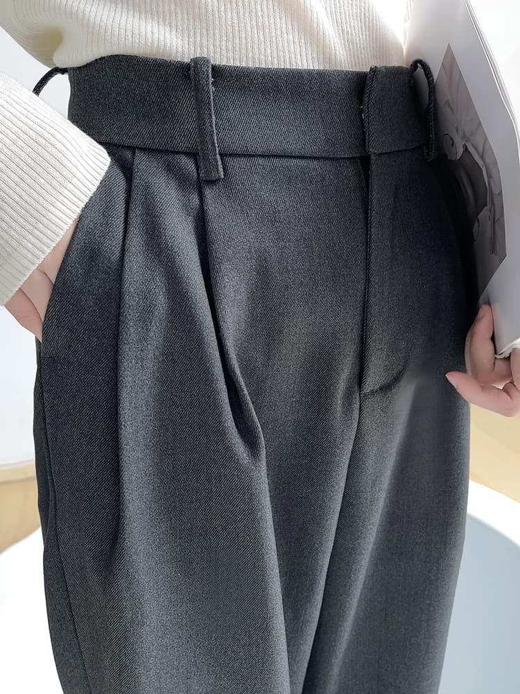 グレー パンツ 上質感あふれる美シルエットスラックス