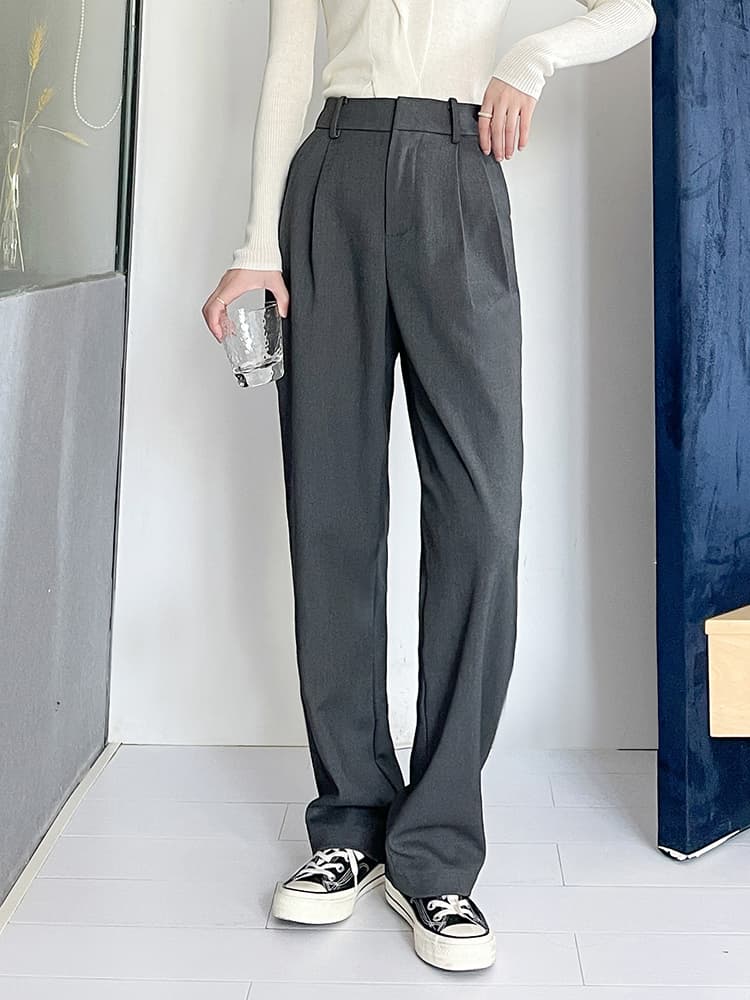 グレー パンツ 上質感あふれる美シルエットスラックス