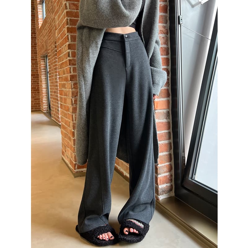 グレー パンツ タック入りリラックスパンツ