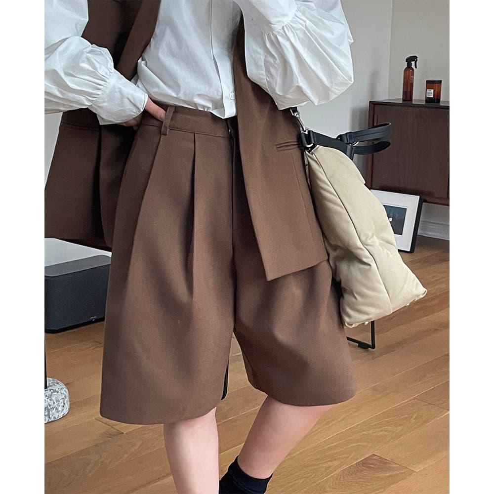 グレー パンツ タック入り ワイドショートパンツ