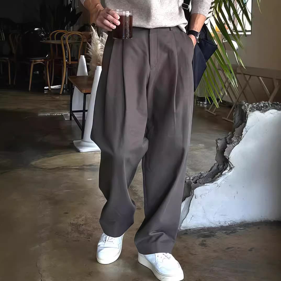 グレー パンツ ゆとりある大人の上質タックパンツ