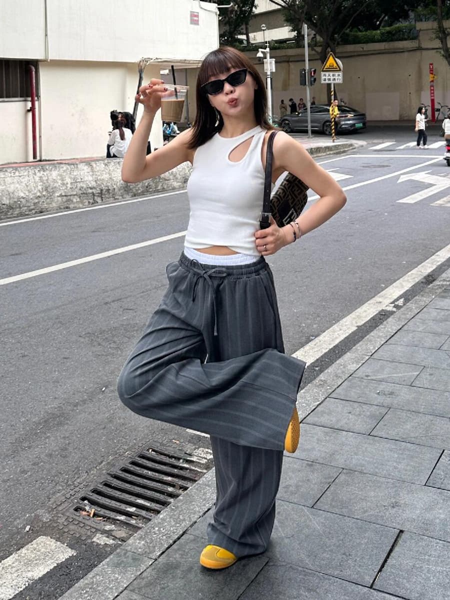 グレー パンツ 上質ストライプ ワイドパンツ