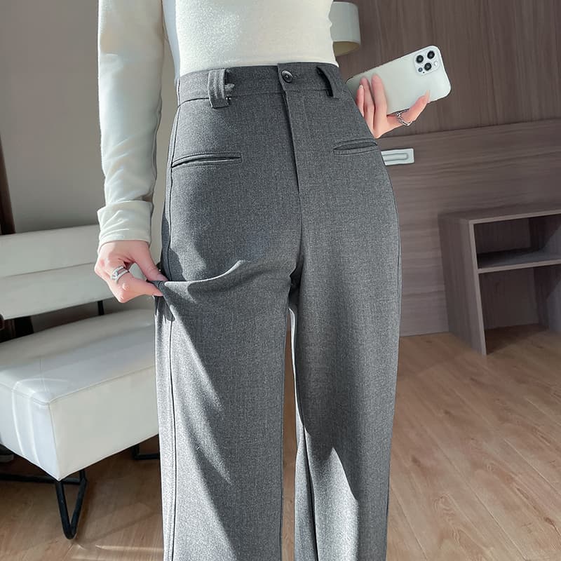 グレー パンツ スラックス 上質素材のゆったりワイドパンツ