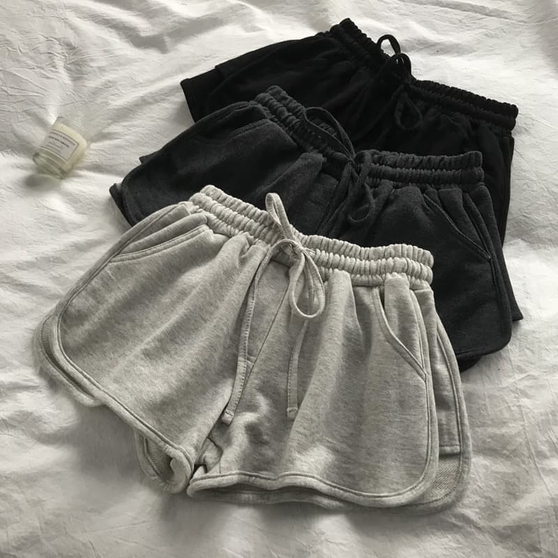 グレー パンツ ゆったり着用できる柔らかな裏毛ショートパンツ