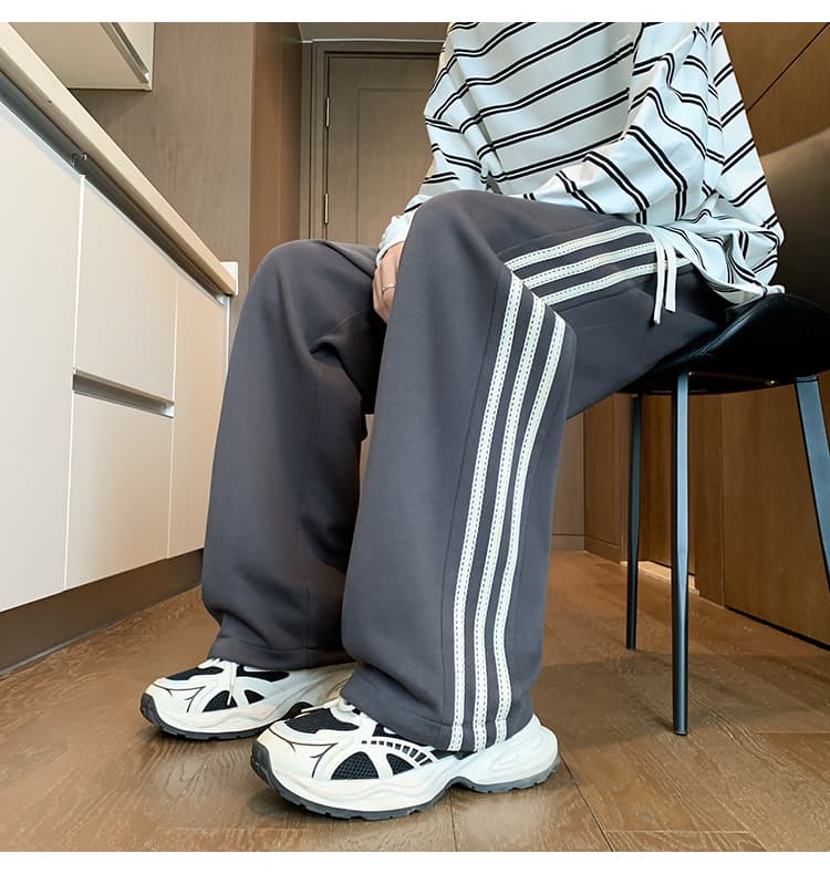 グレー パンツ サイドライン入りゆったりスラックス