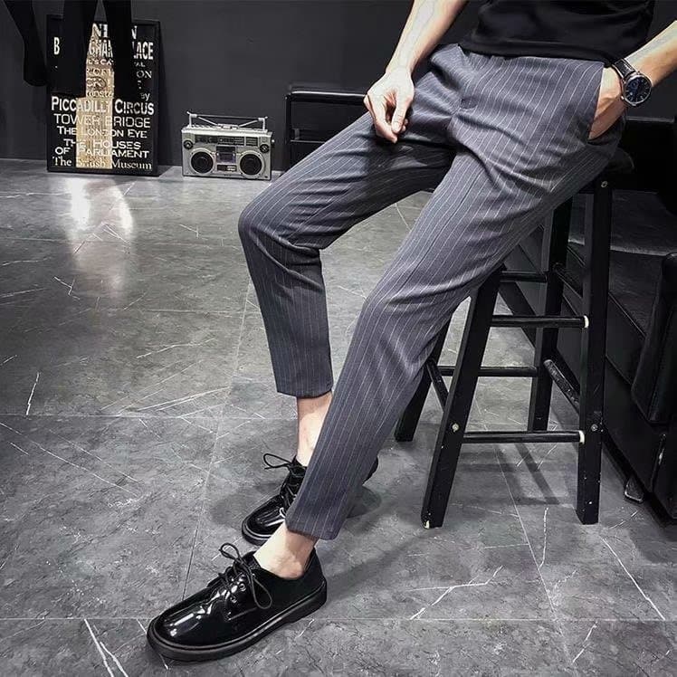 グレー パンツ すっきり魅せストライプスラックス