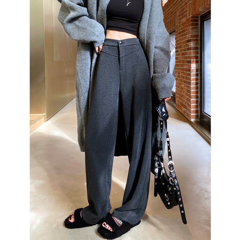 グレー パンツ タック入りリラックスパンツ