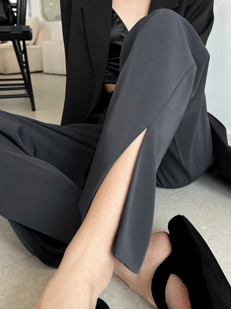 グレー パンツ スリット入り ゆったりシルエット スラックス