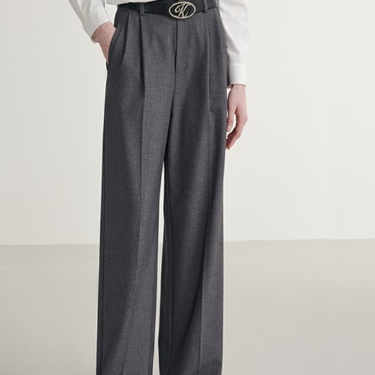 グレー パンツ 上質感タック入りワイドストレートパンツ