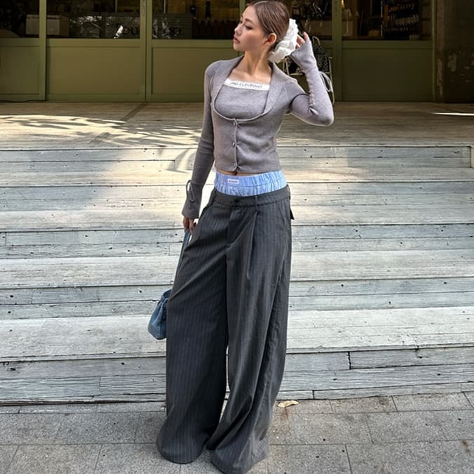 グレー パンツ ストライプ柄ワイドパンツ