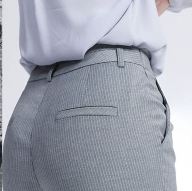 グレー パンツ 洗練ストライプ細身パンツ