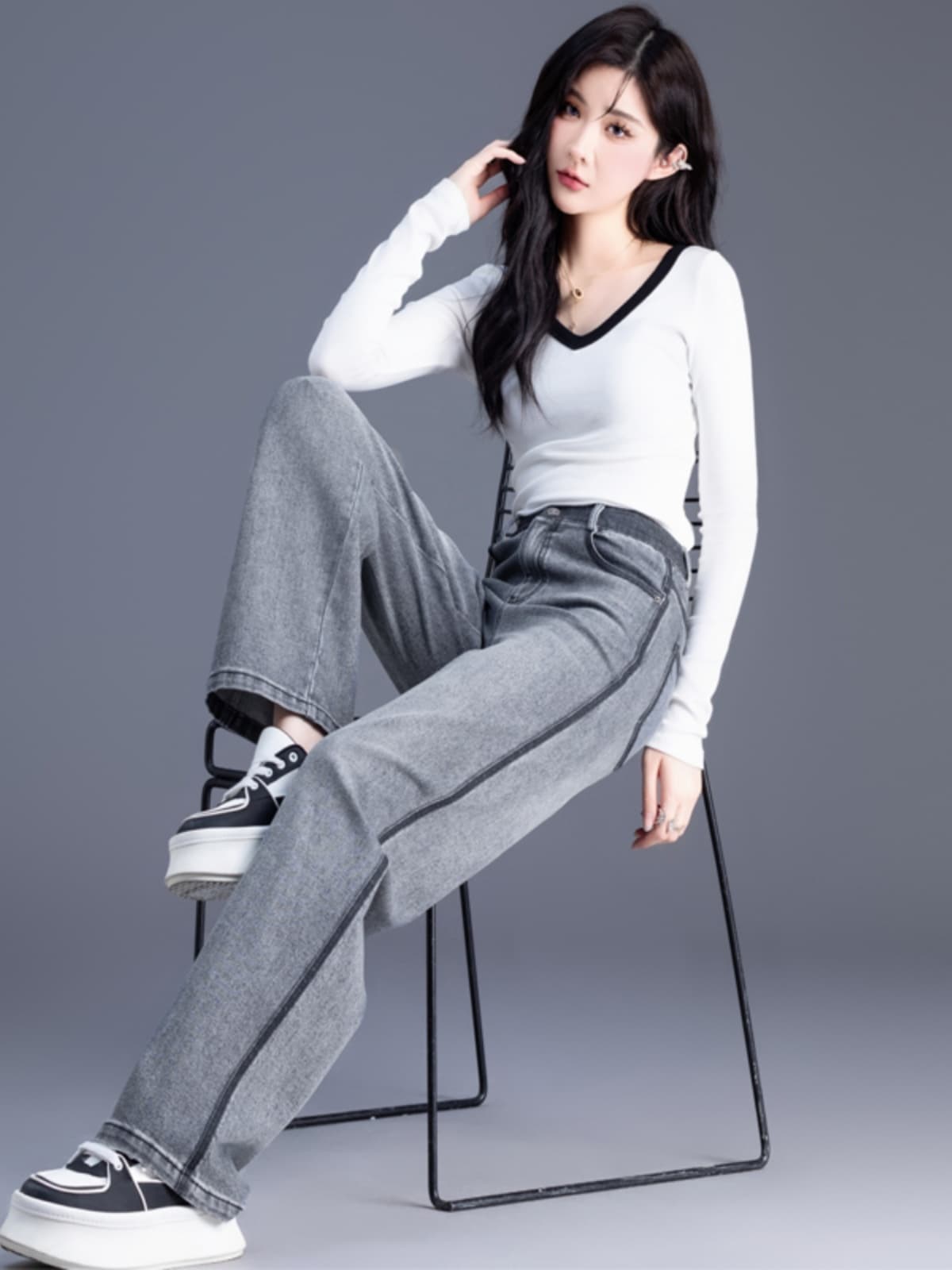 グレー パンツ 直線的シルエット ワイド デニム