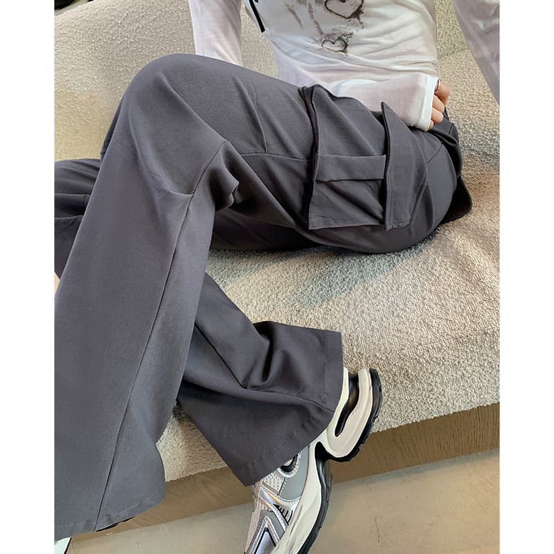 グレー パンツ カーゴパンツ ゆったりシルエット 機能的ポケット付き 美脚パンツ