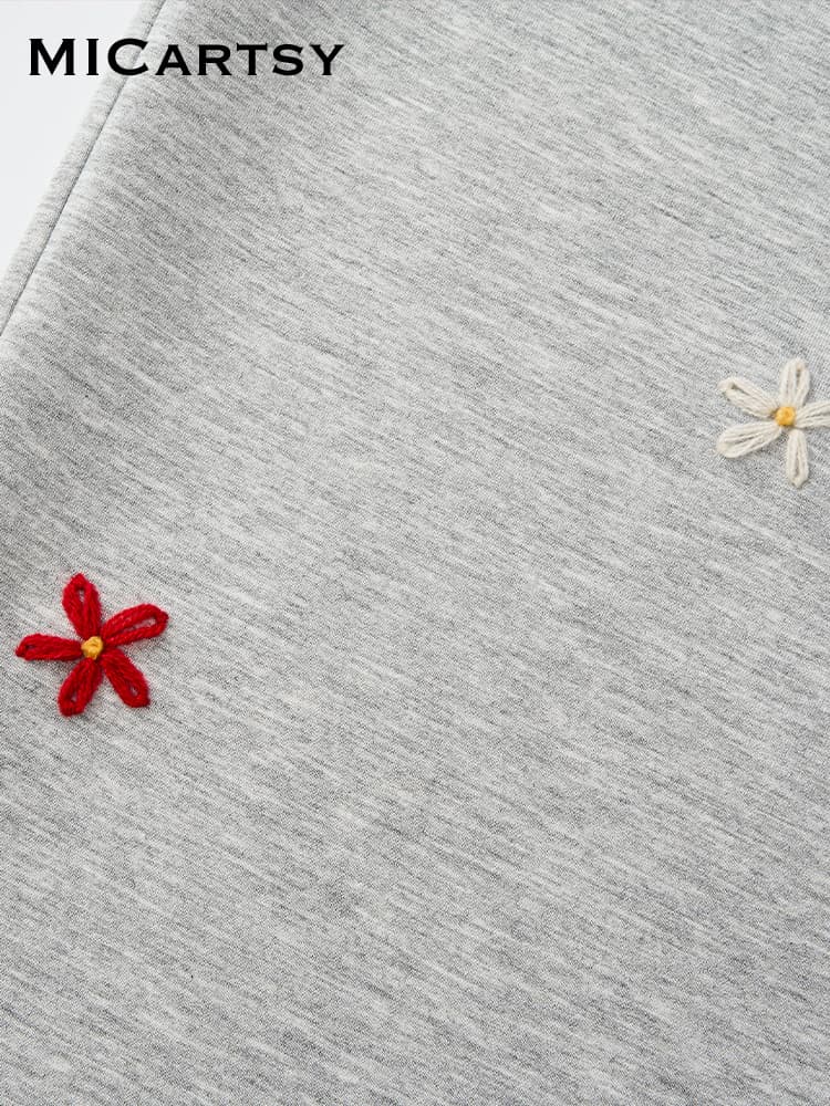 グレー パンツ 花刺繍入りワイドスウェットパンツ