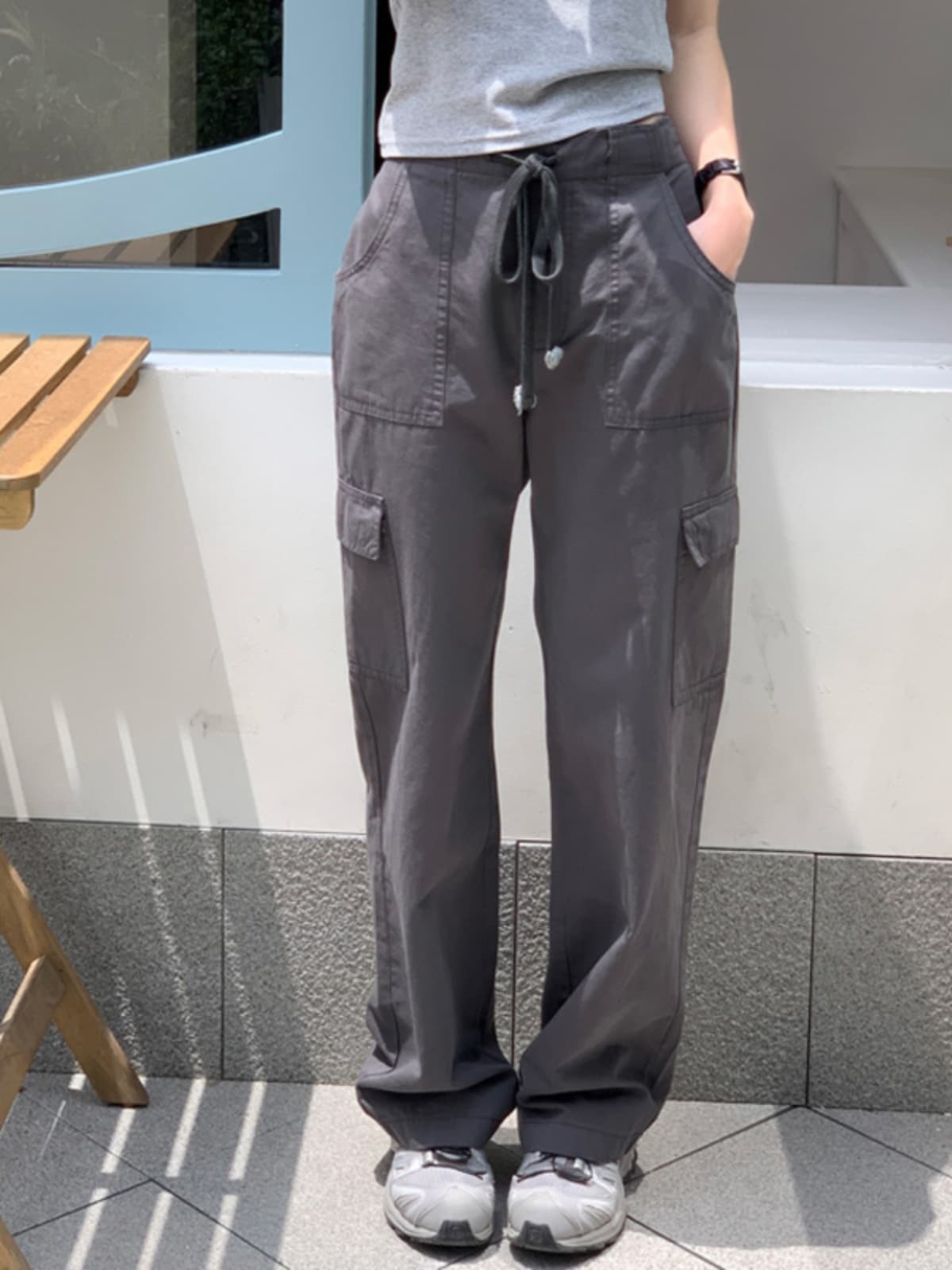 グレー パンツ 紐付きゆったり楽ちんカーゴパンツ